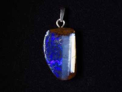 Boulder Opal Anhänger  aus Opalton, Australien,  21,0 Carat,  AD 12