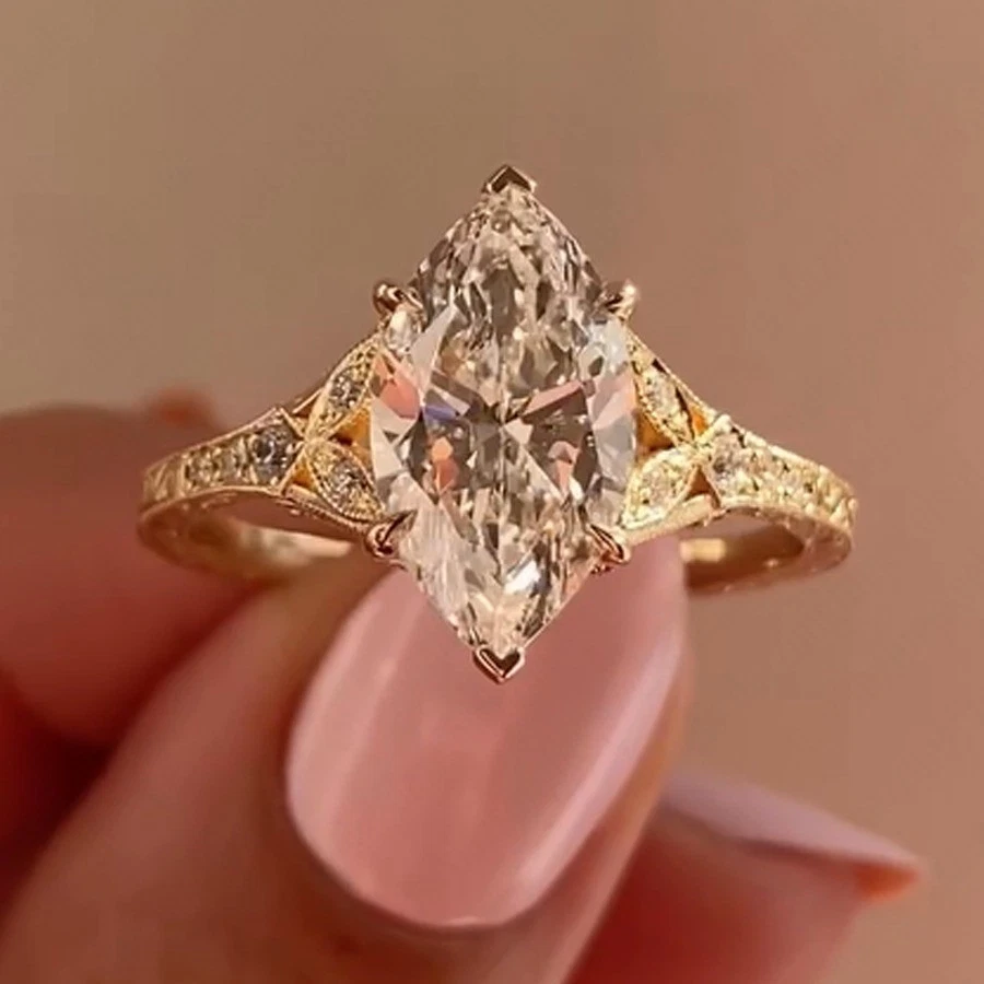 Anillo de compromiso de diamantes cultivados en laboratorio marquesa IGI E VVS2 2,50 quilates en oro amarillo de 14 k Foto 4 de 4