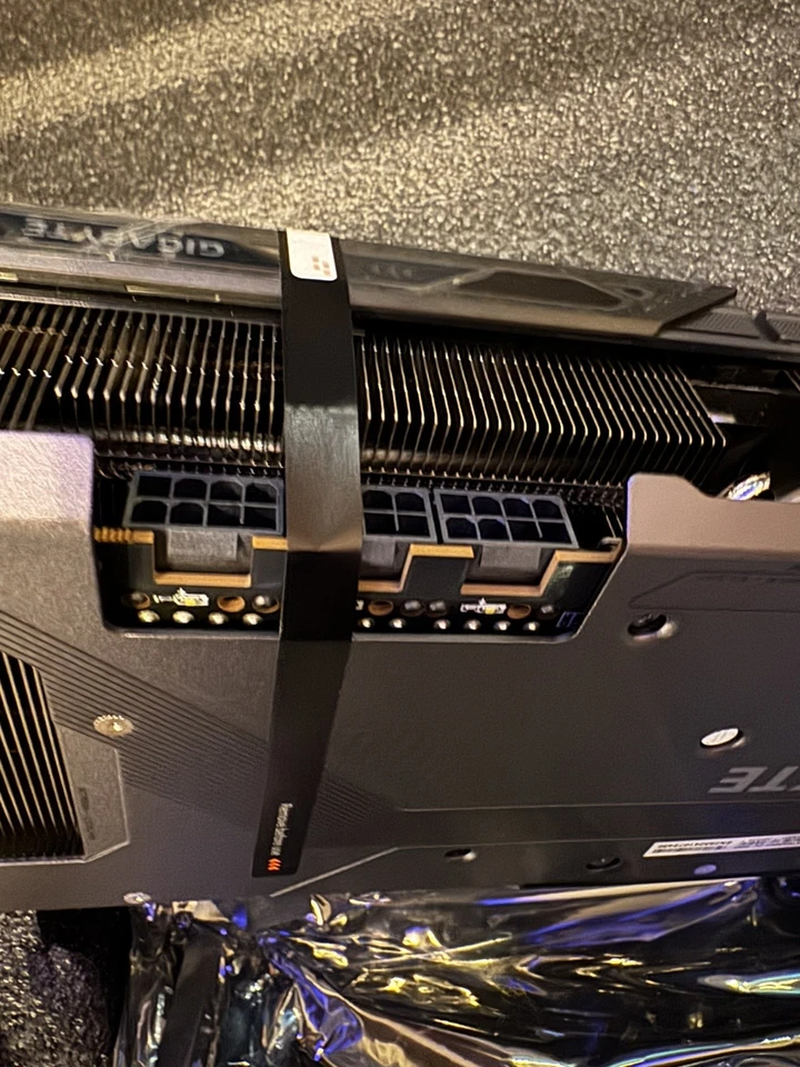 GIGABYTE AMD Radeon RX 9070 XT 16GB GPU Graphics Card - Image 3 of 4