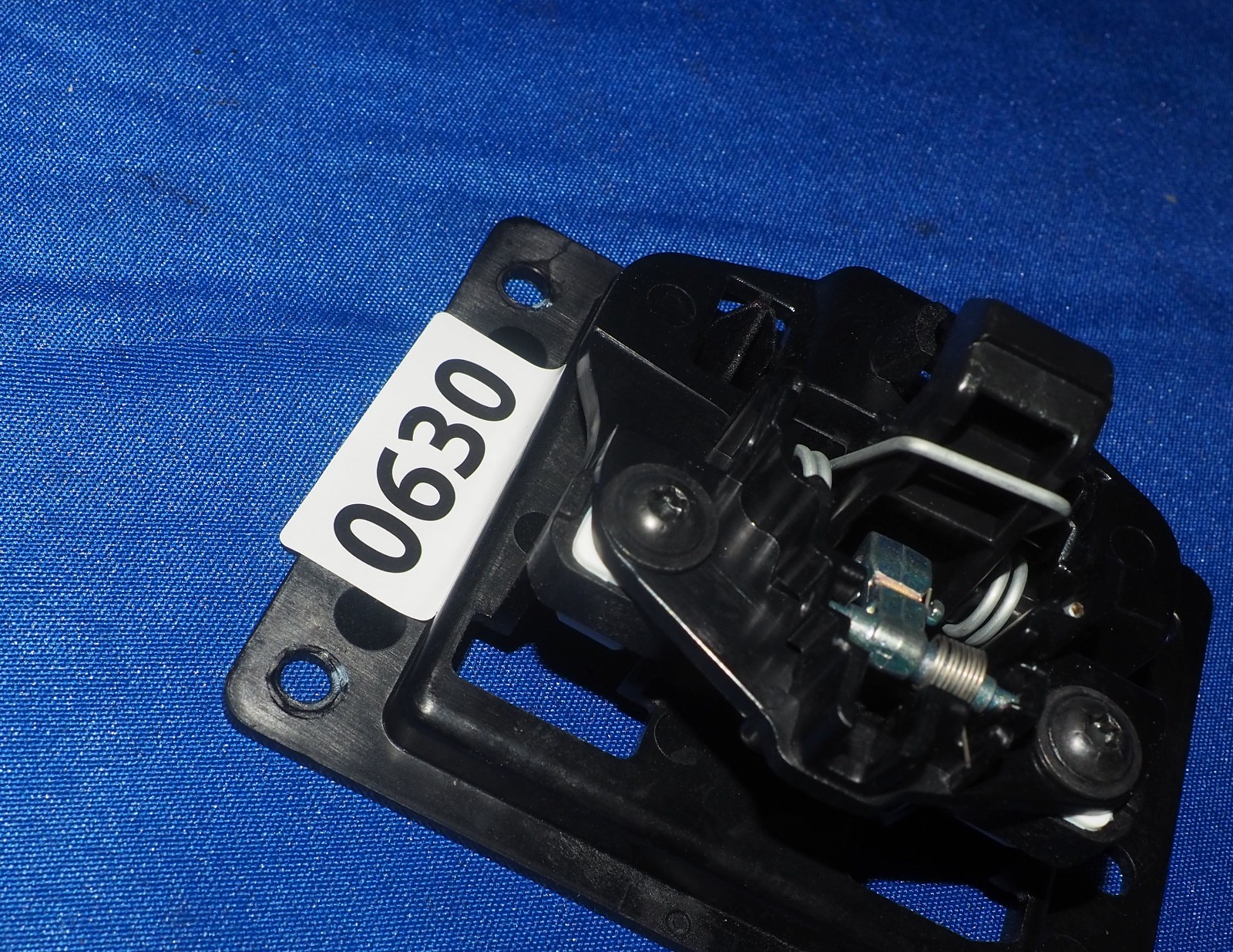 2022-2026 Maserati MC20 MCPura Center Console Brace Latch OEM 1500 Miles!