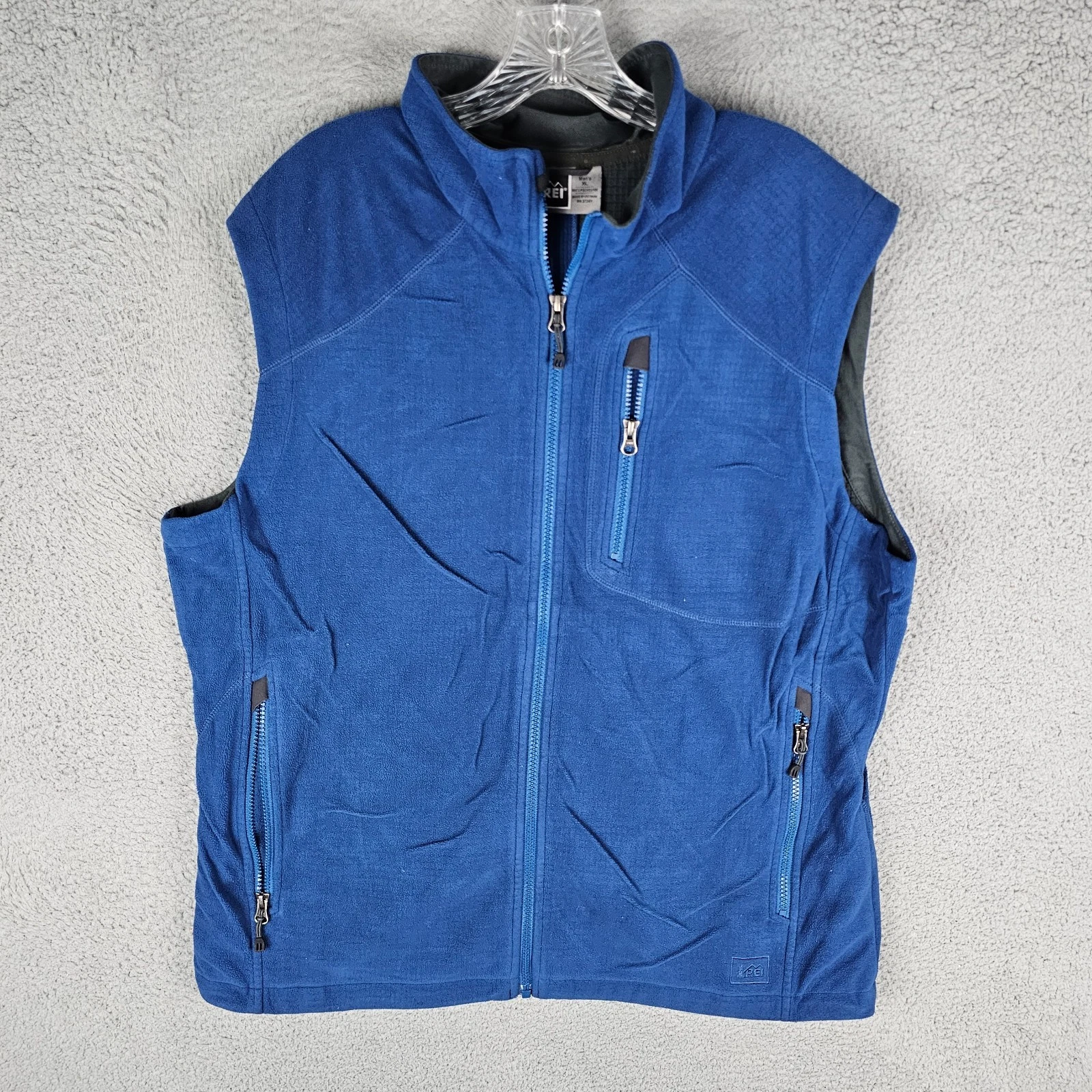REI Fleece Vest Mens XL Blue Hiking Camping Sleeveless Mock Neck Full Zip 817198
Opens in a new wind