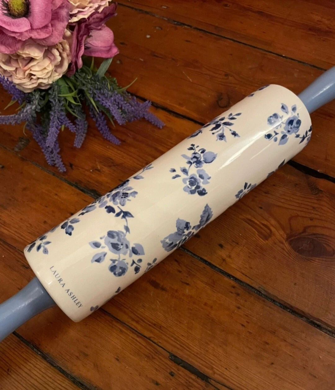 ❀ڿڰۣ❀ LAURA ASHLEY Blue & White CHINA ROSE DESIGN Stoneware ROLLING PIN ❀ RARE
Opens in a new window