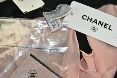 NEW Chanel Top SILK Salmon Black Pink Spaghetti Strap Open Back LOGO Cami 40 - 第 8/8 張圖片