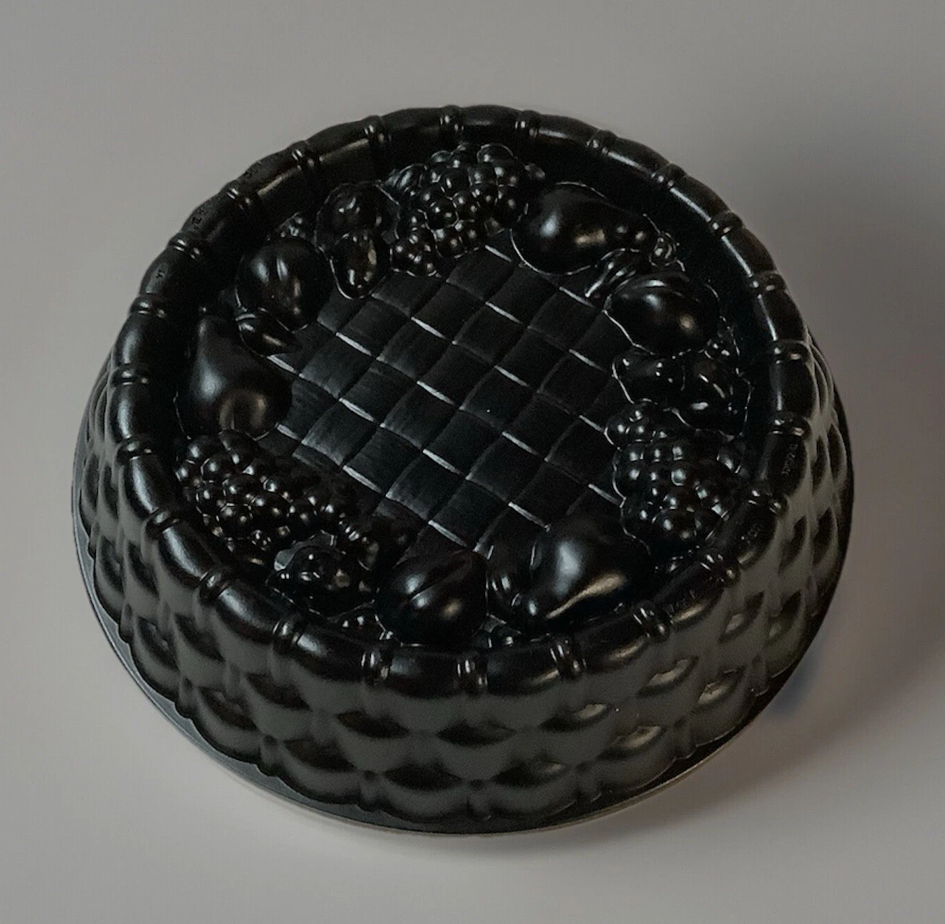 Nordic Ware Marianne Cake Pan Cast Aluminum Fruit Lattice Basket Weave 10 Cup