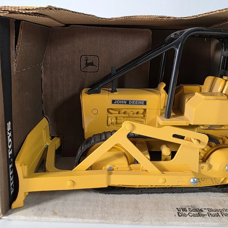 NEW VINTAGE ERTL JOHN DEERE CRAWLER #521 1/16 IN BOX - Broken Track - Image 2 of 4