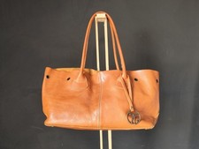 Coccinelle Borsa a spalla donna pelle marrone doppio manico ciondolo logo