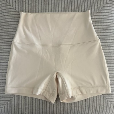 NWOT LULULEMON ALIGN NO LINE HIGH RISE SHORT 4  BUTTER CREAM 4