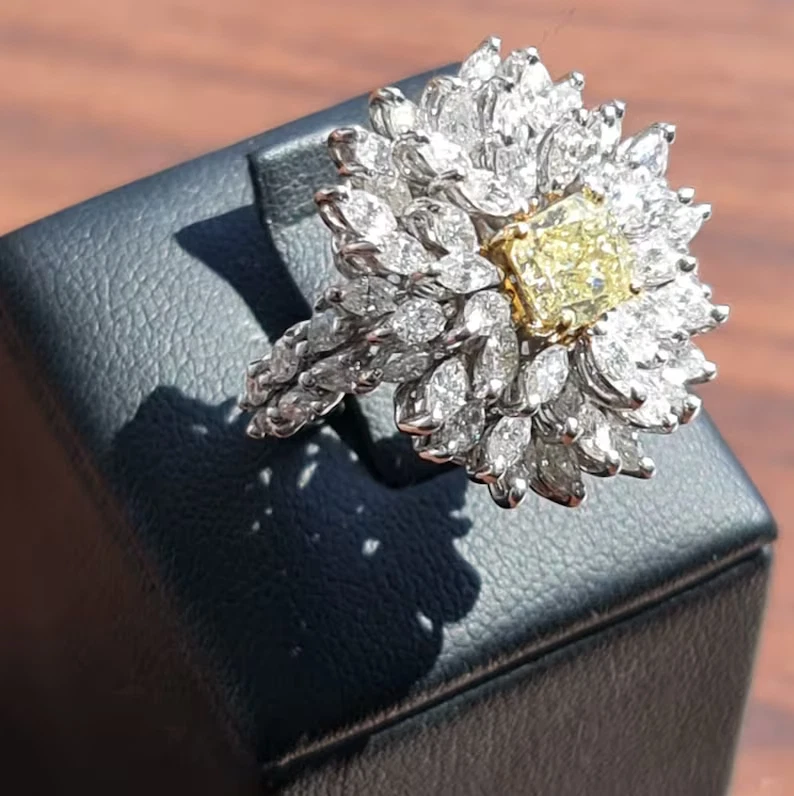 Anillo de compromiso para mujer 4,57 TCW estilo halo floral amarillo citrino y zafiro blanco Foto 4 de 4