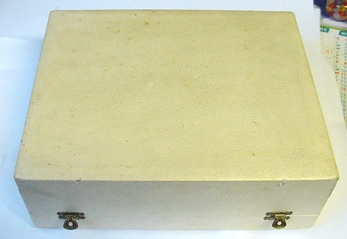 ENSEMBLE METAL ARGENTE "DEETJEN" DANS BOITE 25x20x8 cm
