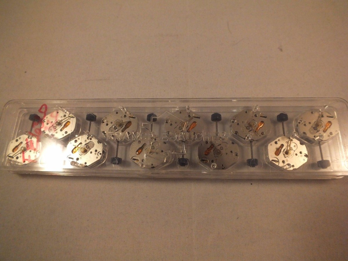 Mouvement ébauche FE 5½x6¾ 6820 Quartz NOS - Suisse - Incomplet (pièces Manquantes)