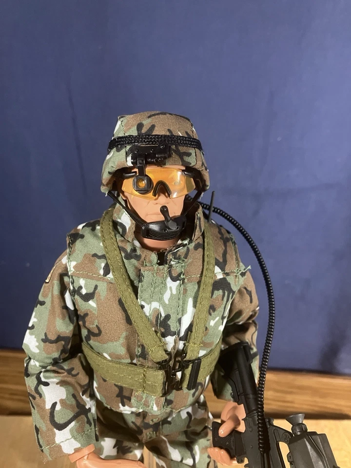 1999 年特种部队当时和现在 - 陆地战士可动人偶带支架 - 1/6 比例 — 第 2/4 张图片