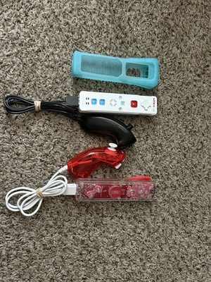 Wii Controllers and nunchucks Bundle