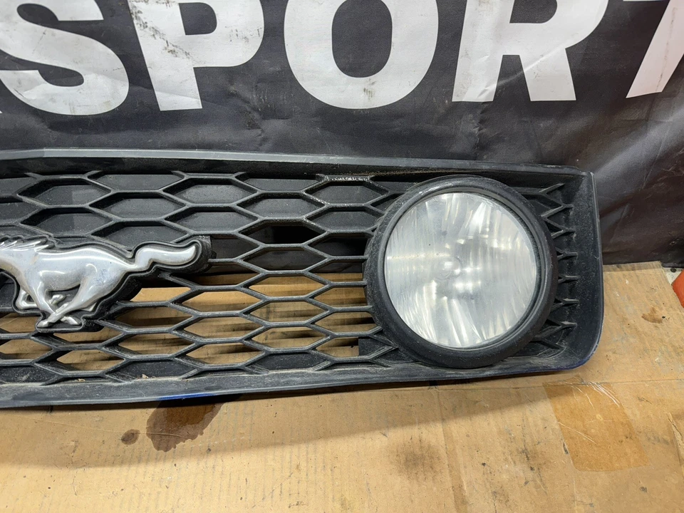 2005-2009 Ford Mustang GT Pony Upper Grille Grill W/ Fog Lights 6R3J8200AEW OEM - Image 4 of 4