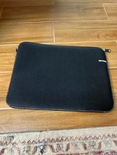 Incase Classic Sleeve Laptop case for up to 15" systems In Great Shape 