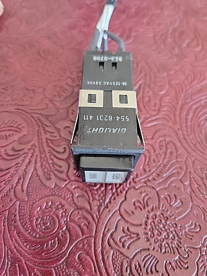 AIRCRAFT SWITCH Dialight 554-6231-411 / 5546231411  - Image 2 of 2