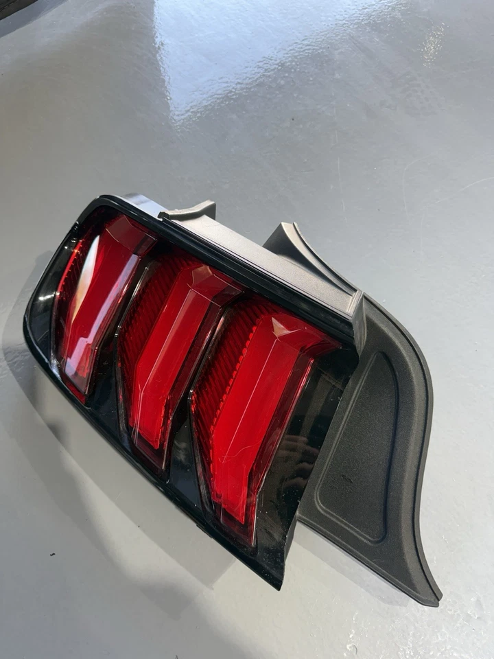 2108 2019 2020 Ford mustang taillifhts - Image 3 of 4
