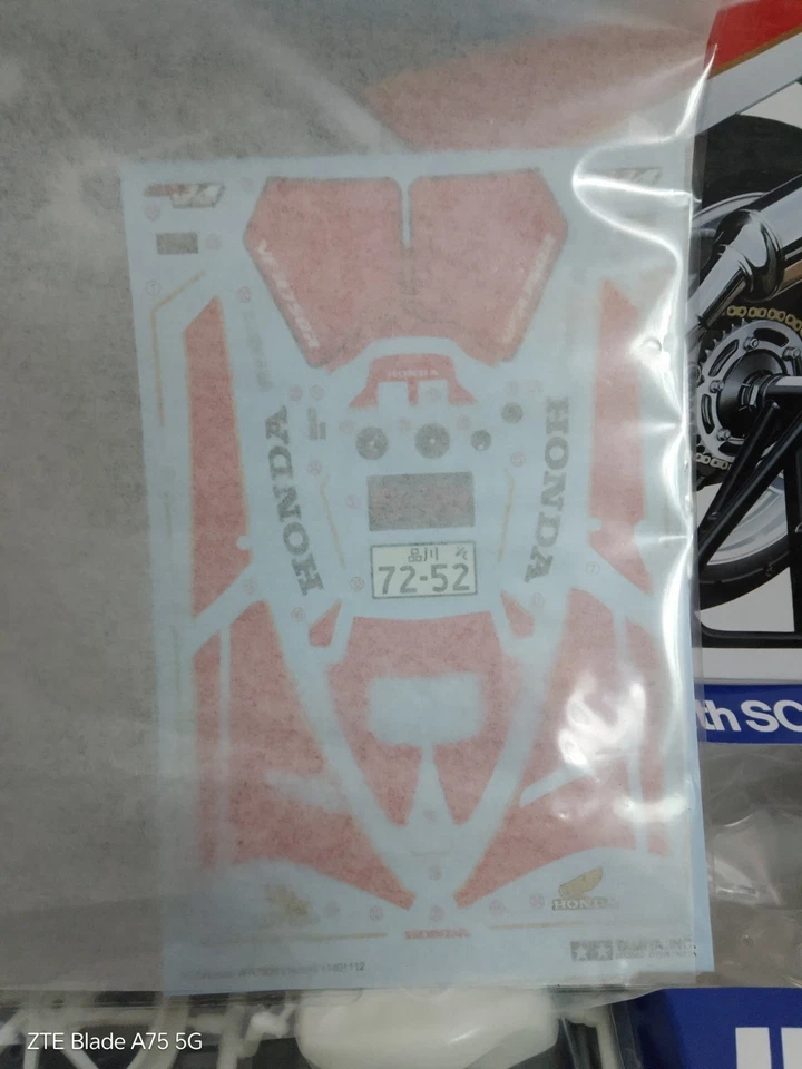 TAMIYA 14057 KIT 1/12 - HONDA VFR 750 R (RC 30) - Carena Trasparente - Immagine 4 di 4