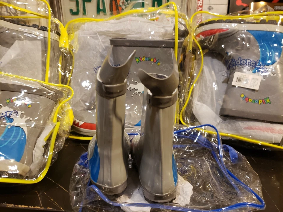 Nuevas Botas de Lluvia KIDORABLES Tiburón Niños Pequeños Talla 13T 12T 9T 7T 5T Niños Zapatos Foto 3 de 4