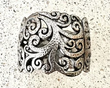 Bracelet West & Co Women’s  Silver Tone Filagree Hinged Cuff 1.75 In Pre-Own