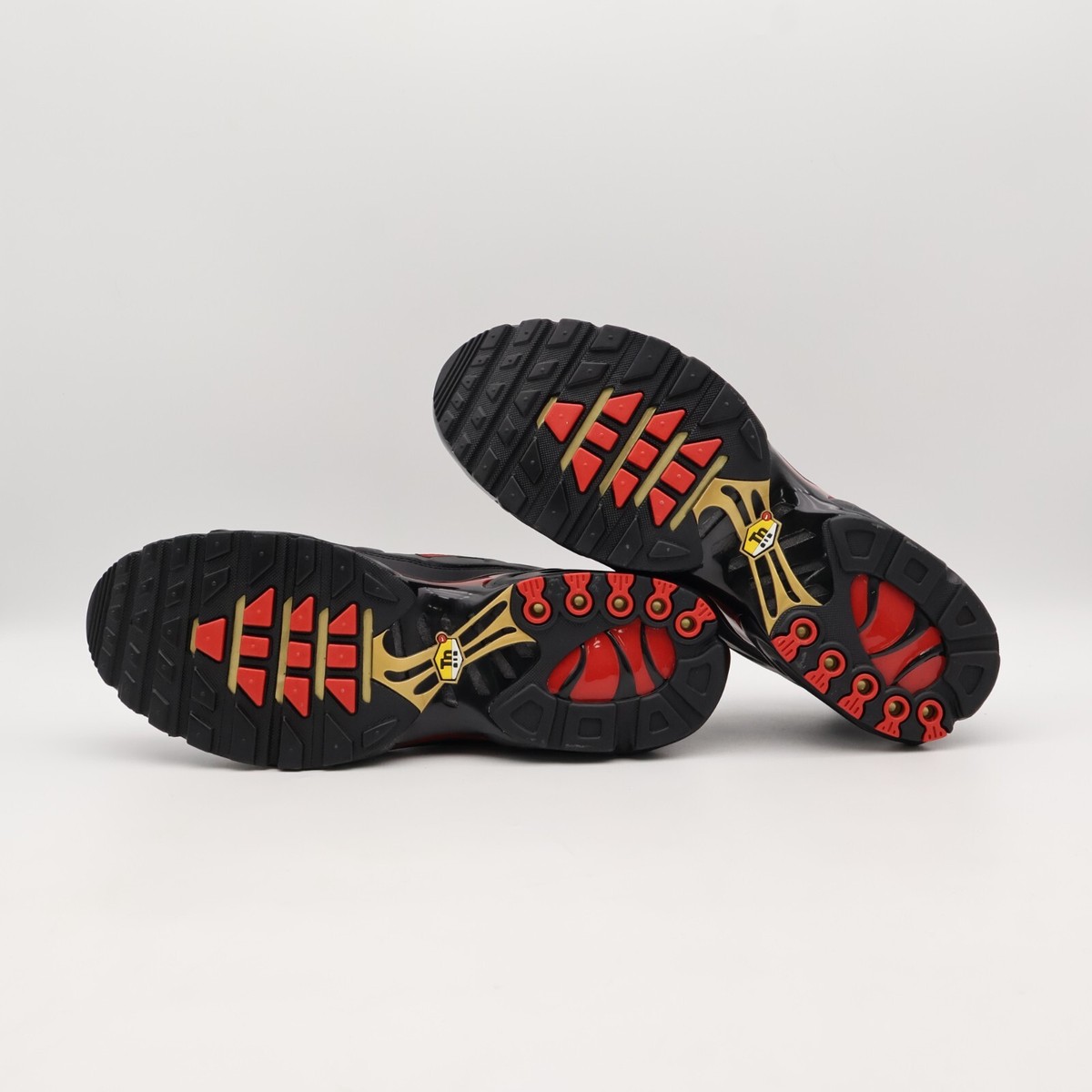 FZ3038-001 Nike Air Max Plus Premium Black Metallic Gold