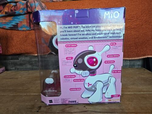 RARE TIGER ELECTRONICS White/Gray HASBRO INTERACTIVE ROBOT DOG MIO PUP & Bone - Picture 3 of 7