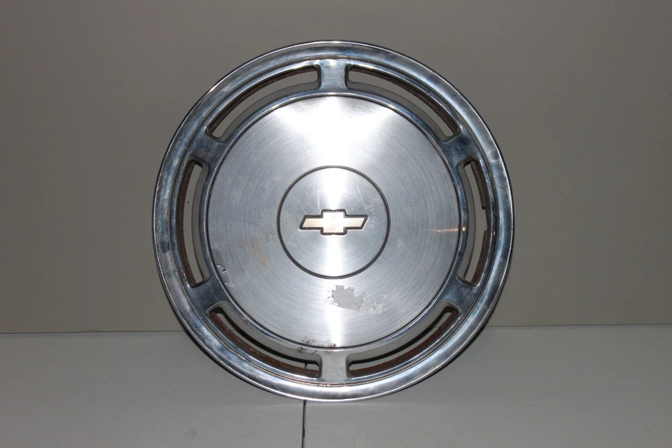 OEM 1986 - 1996 Chevrolet Caprice 15" Hubcap / Wheel cover 10219110 - Image 2 of 4