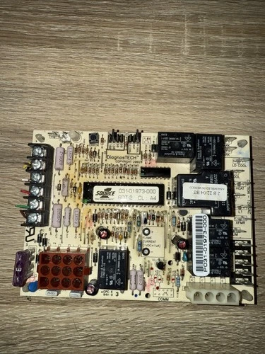 031-01973-000 P031-01973-000 3204 C03724 York OEM Control Board Used