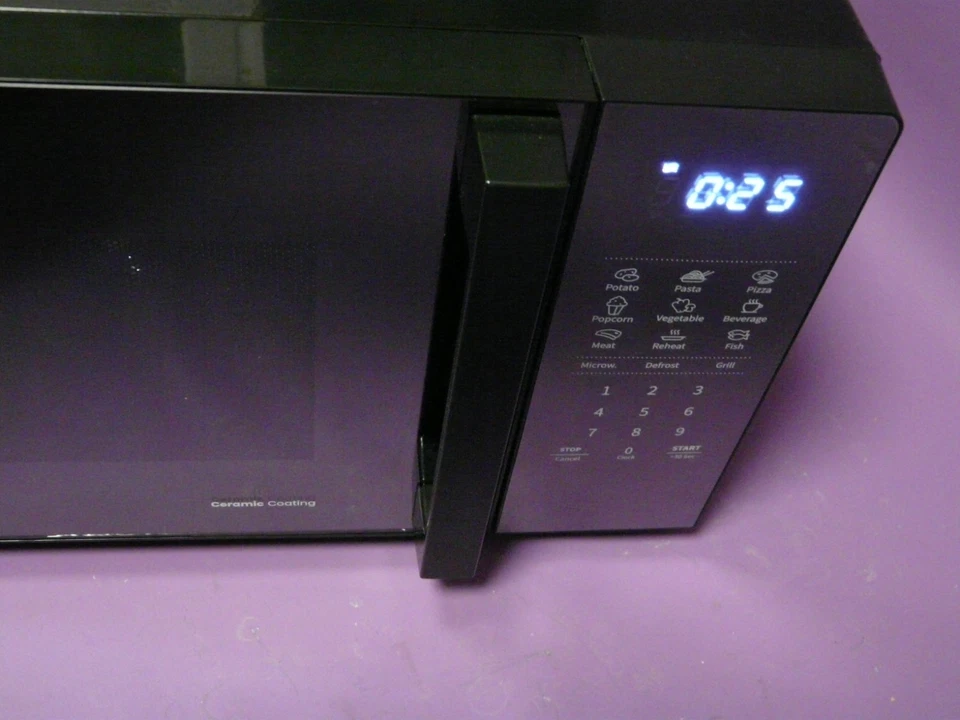 Hisense H20MOMBS4HG Mikrowelle mit Grill 20 L, 700Watt, schwarz verspiegelt - Bild 3 von 4