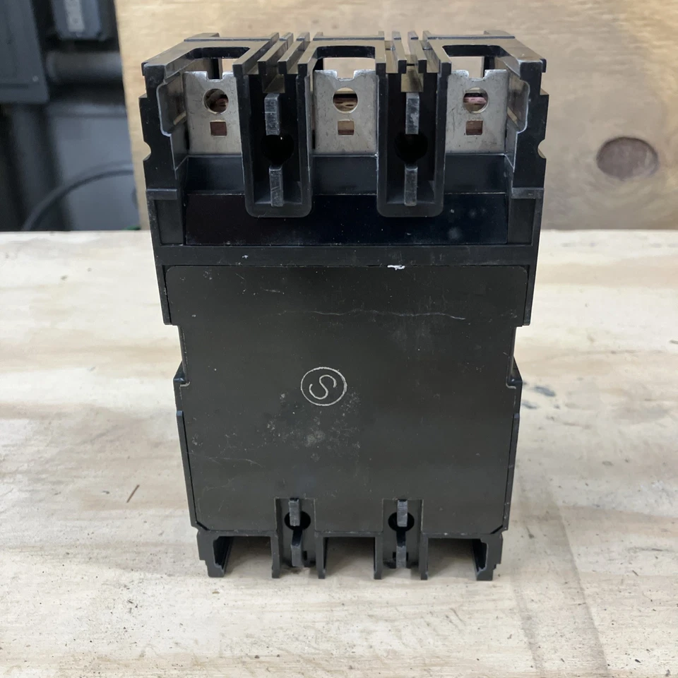 Interruptor de circuito IEM ESA 3090 Foto 4 de 4