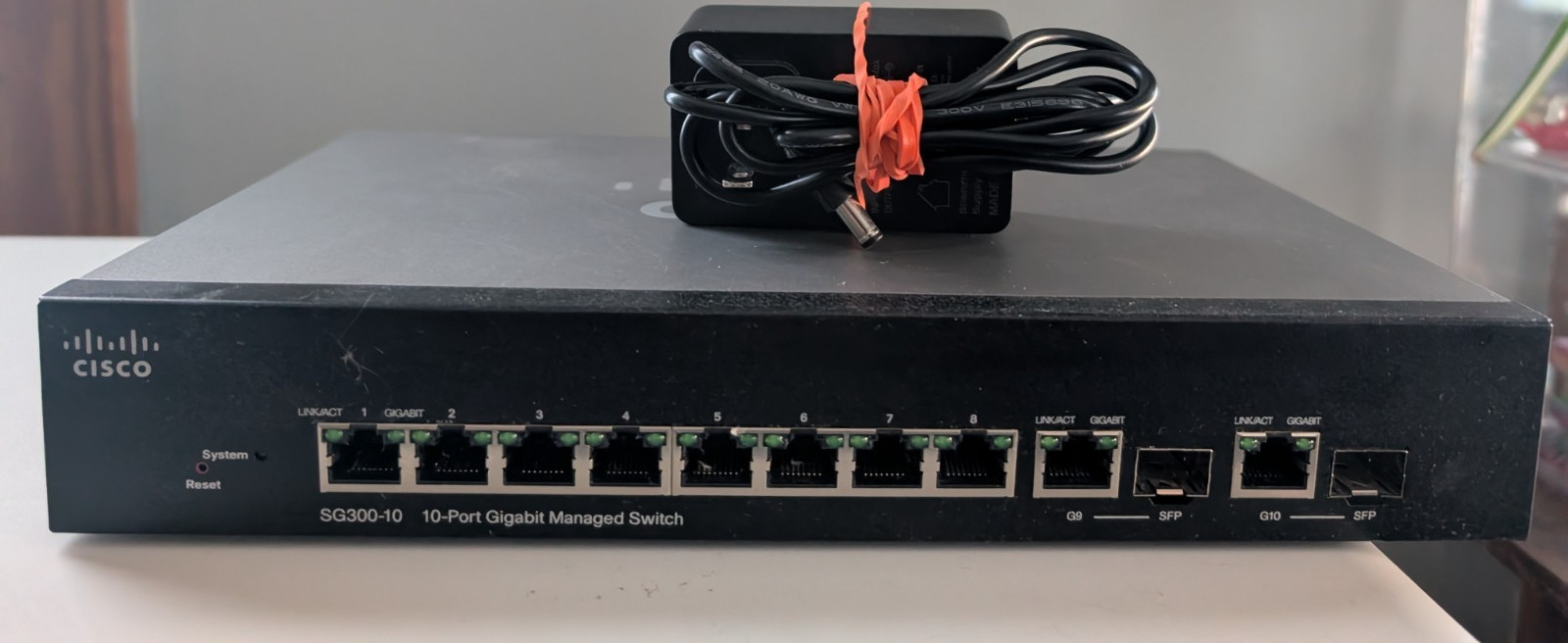 Cisco  (SRW2008-K9-NA) 10-Ports External Ethernet Switch