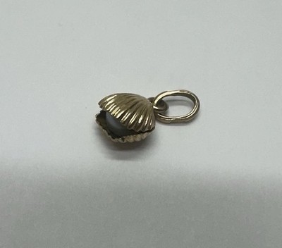 70er Jahre gepunzt italienischer 18k Gold Muschel Jakobsmuschel Charm hält Perle