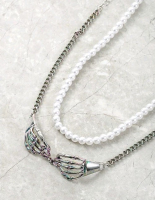 Way to Celebrate Halloween Skeleton Hands Faux Pearl Choker Set