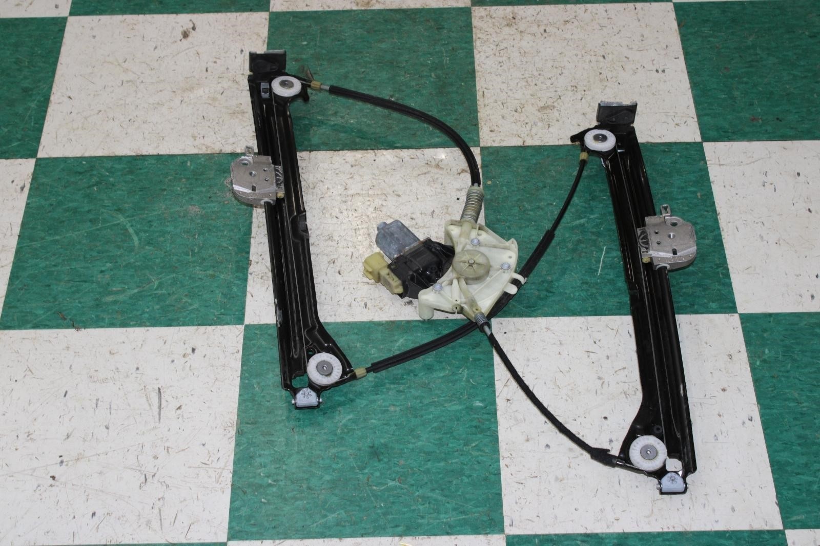 Maserati Ghibli 2014-2021 Front Right Window regulator