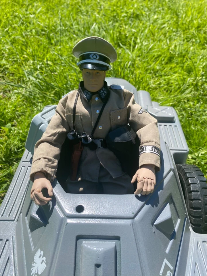 Carro pequeno escoteiro alemão personalizado com boneco 12” escala 1:6 solto - Imagem 2 de 4