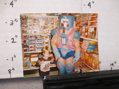 HE-MAN MOTU 1983 Mattel Toys R Us in store display photo Man-E-Faces costume