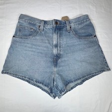 Levis High Waisted Mom Shorts Light Wash Blue Denim A1965-0047 Womens 31 NWT