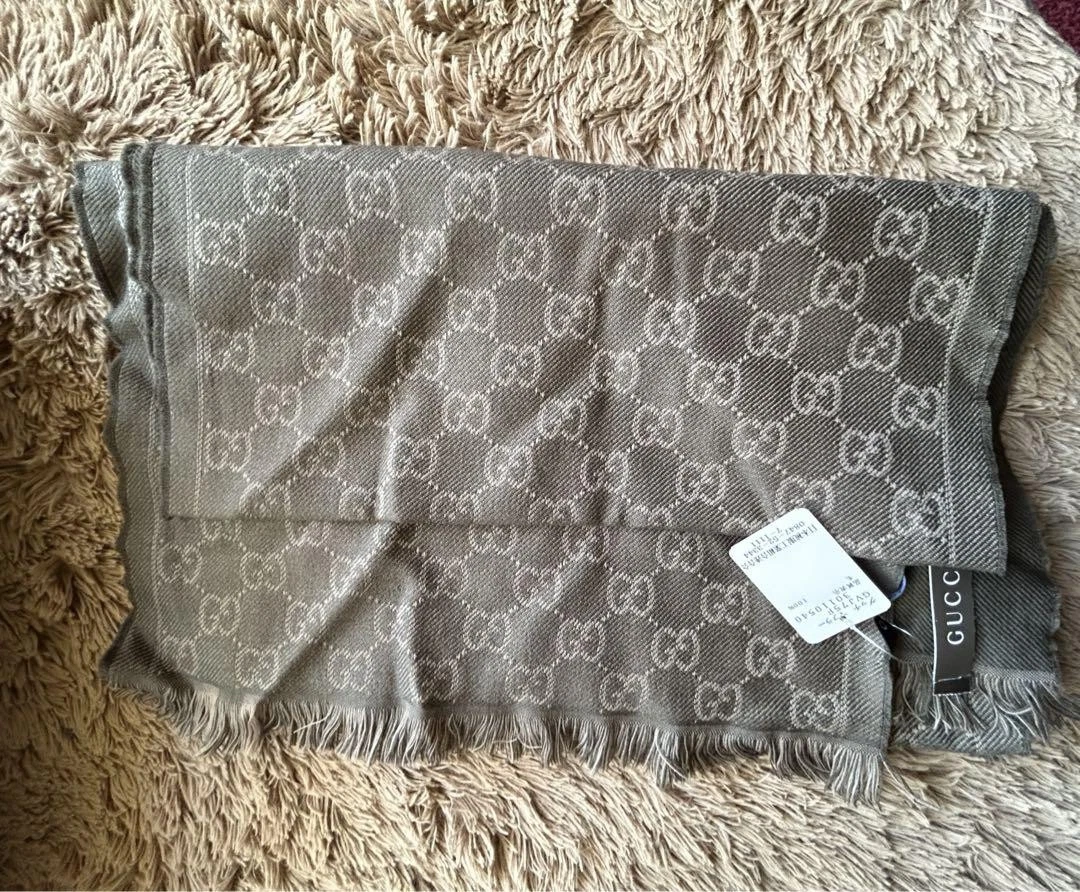 Gucci écharpe grise motif logo laine femme Italie 117557