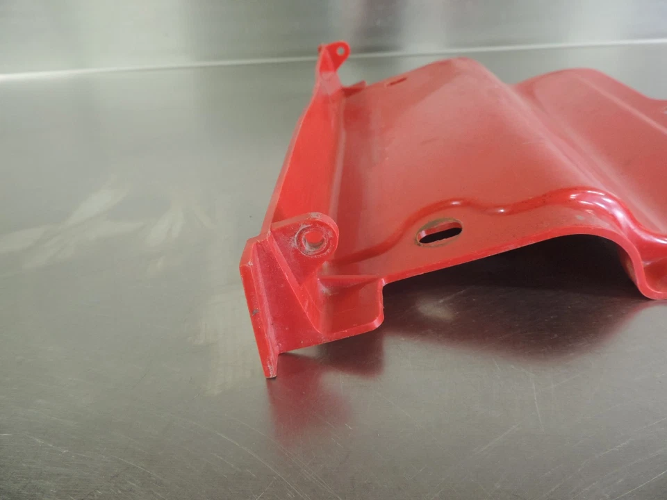 Honda FourTrax 250 TRX250A 1986 cubierta de almacenamiento trasero cubierta de caja de herramientas de plástico Foto 4 de 4