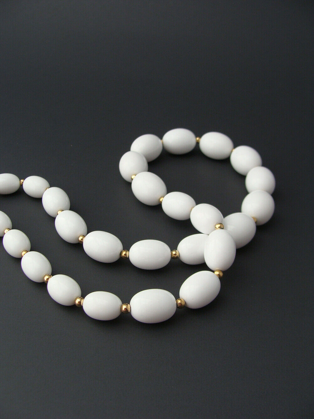 Vintage MONET White Beaded Graduated Necklace Sin… - image 1