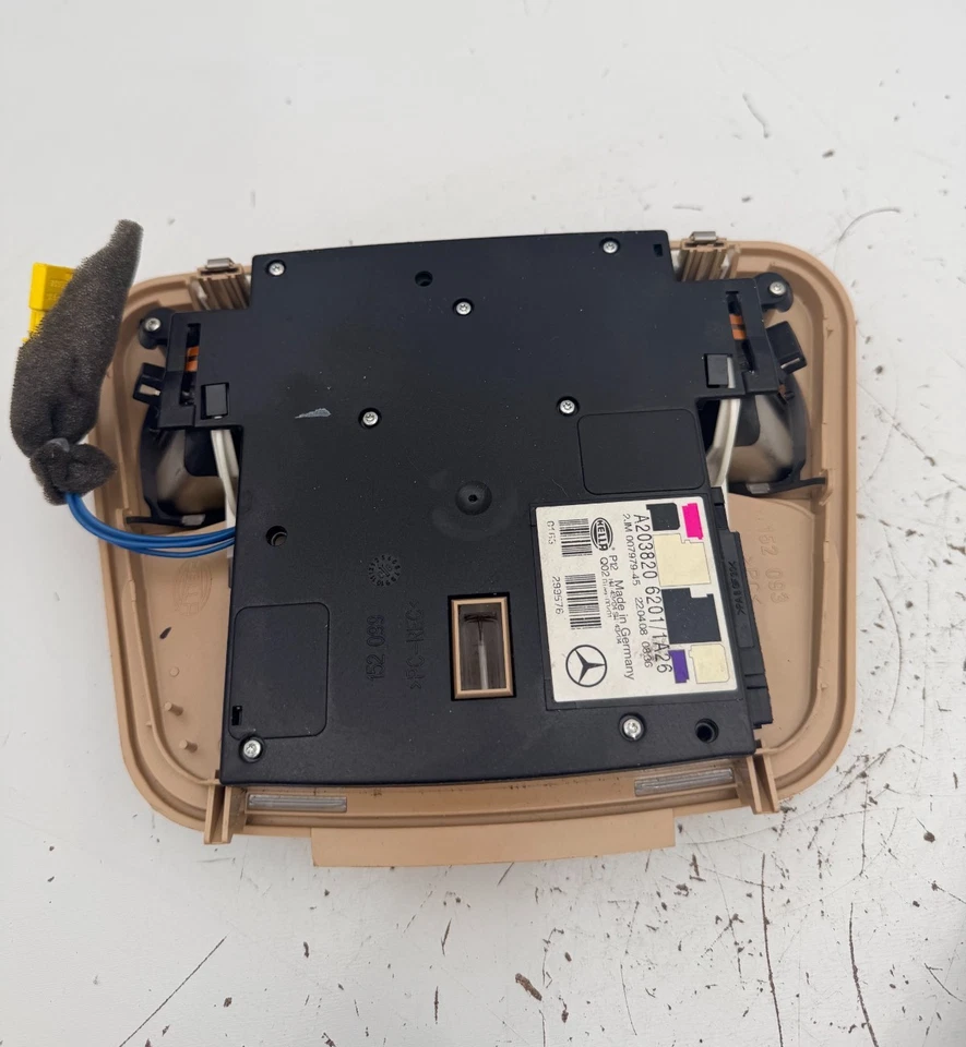 Mercedes Clase C 2001-2009 mapa superior luz domo techo corredizo interruptor bronceado OEM usado Foto 3 de 4