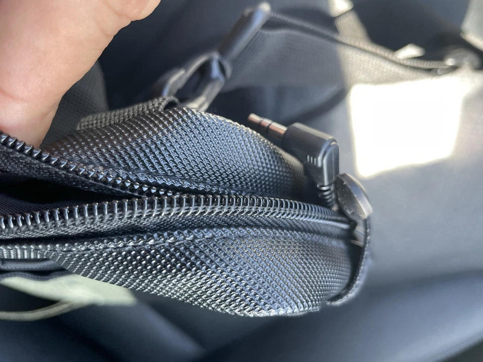 Case Logic 10 Inch Ipad  Tablet Attache With Pocket - Image 3 of 4