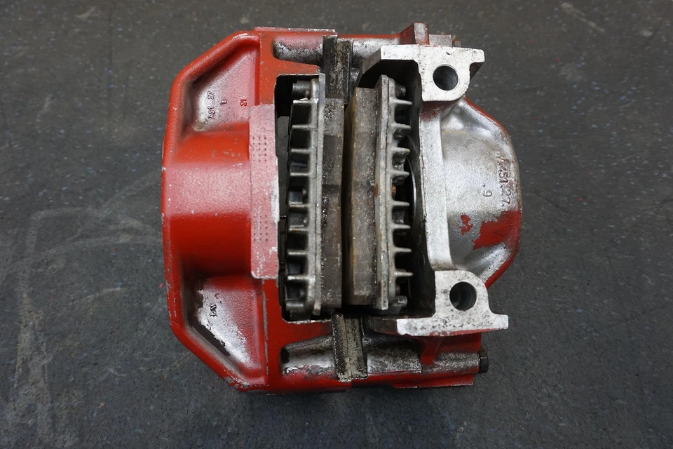 Pinza de freno trasera derecha pasajero roja OEM Maserati Merak 1975 *Nota Foto 4 de 4