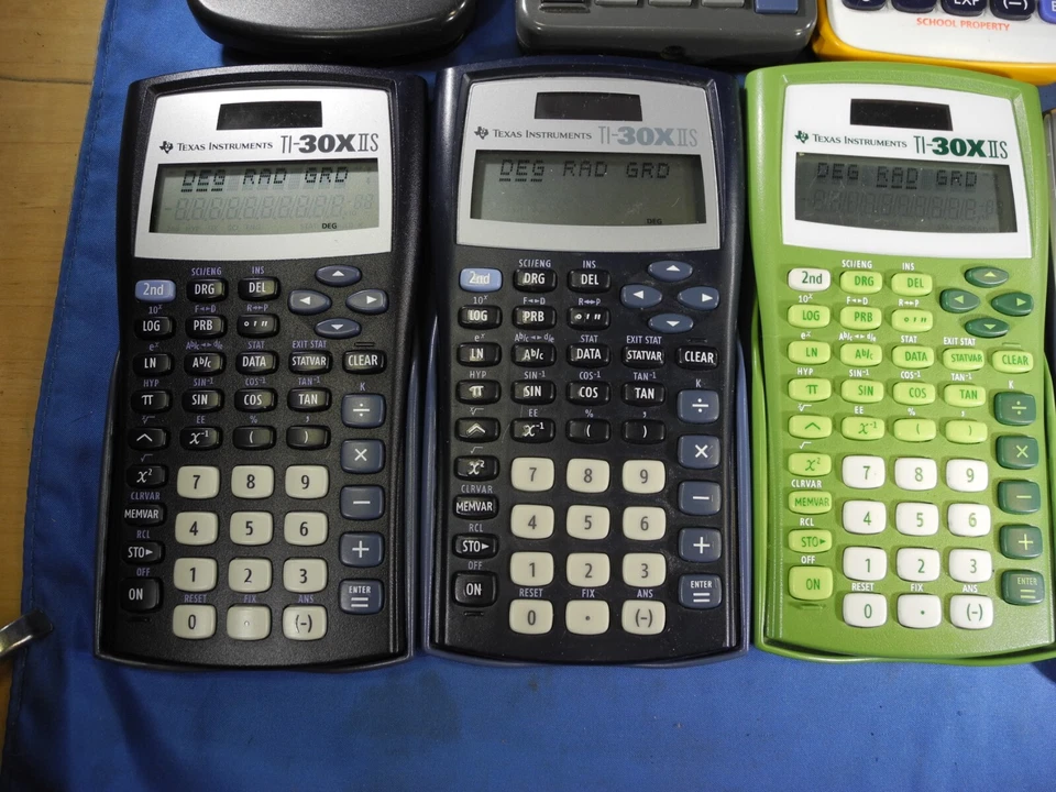 (x9 LOT) Texas Instruments TI-84 Plus, TI-82, TI-30XII Casio Graphics Calculator - Image 4 of 4