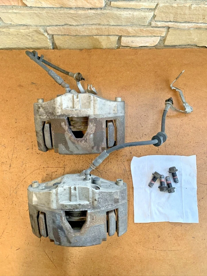 03-14 Pinza de freno delantera derecha e izquierda Volvo XC90 17" 30657307 30657303 OEM Foto 2 de 4