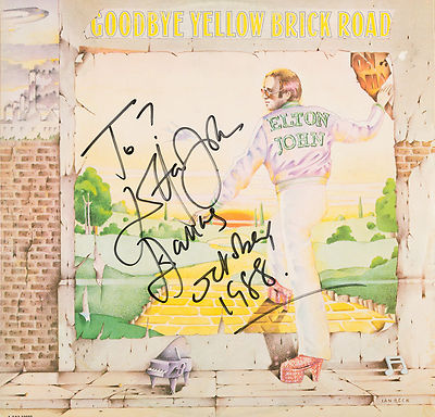 Elton John signiertes ''''Goodbye Yellow Brick Road'''' Foto - Sänger - Vordruck