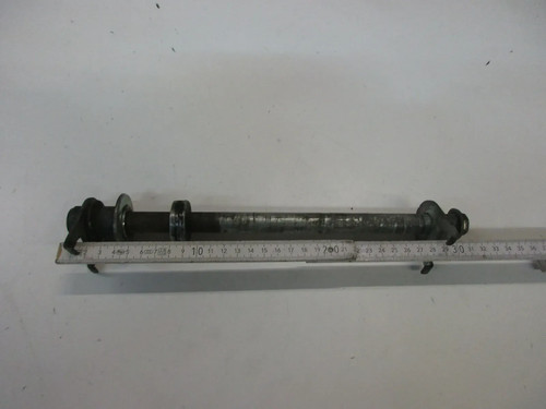 O1. Suzuki GSX 600 F GN72B Steckachse hinten Achse Hinterrad Felge axle 17 mm