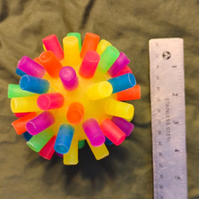 Juguete de bola loca de silicona, bola que rebota en neones brillantes