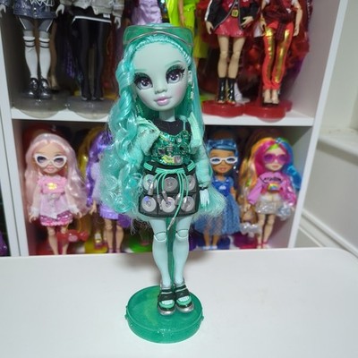 Rainbow High shadow high berrie skies redress restyled hair