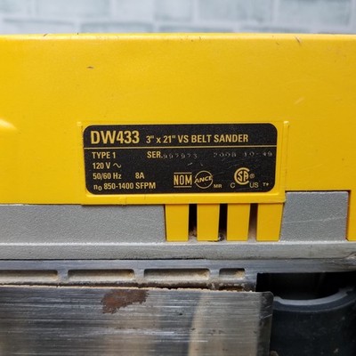 DEWALT DW433 120 Volt 8 Amp Variable Speed Belt Sander Dust
