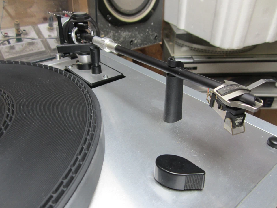 THORENS TD166 MK2  VINTAGE CLASSIC TURNTABLE - Image 3 of 4